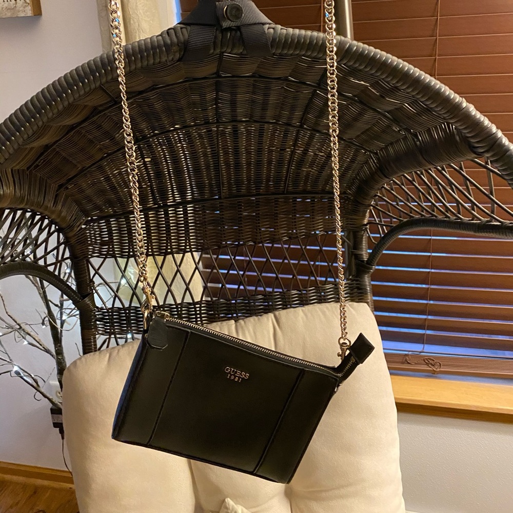 Guess purse with out tags.